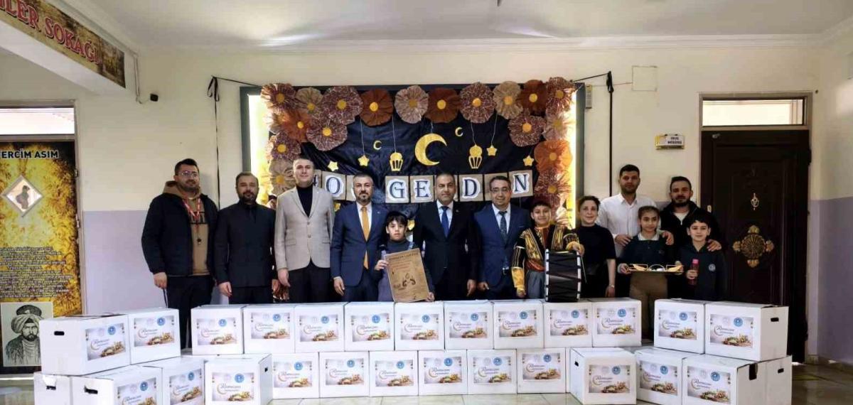 Gaziantep’te Öğrenciler Yardım Kolileri Hazırladı