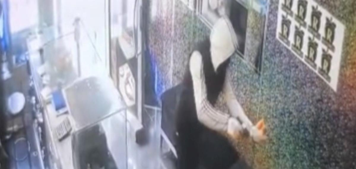 Gaziantep’te Silahlı, Maskeli ve Biber Gazlı Kuyumcu Soygunu Kamerada