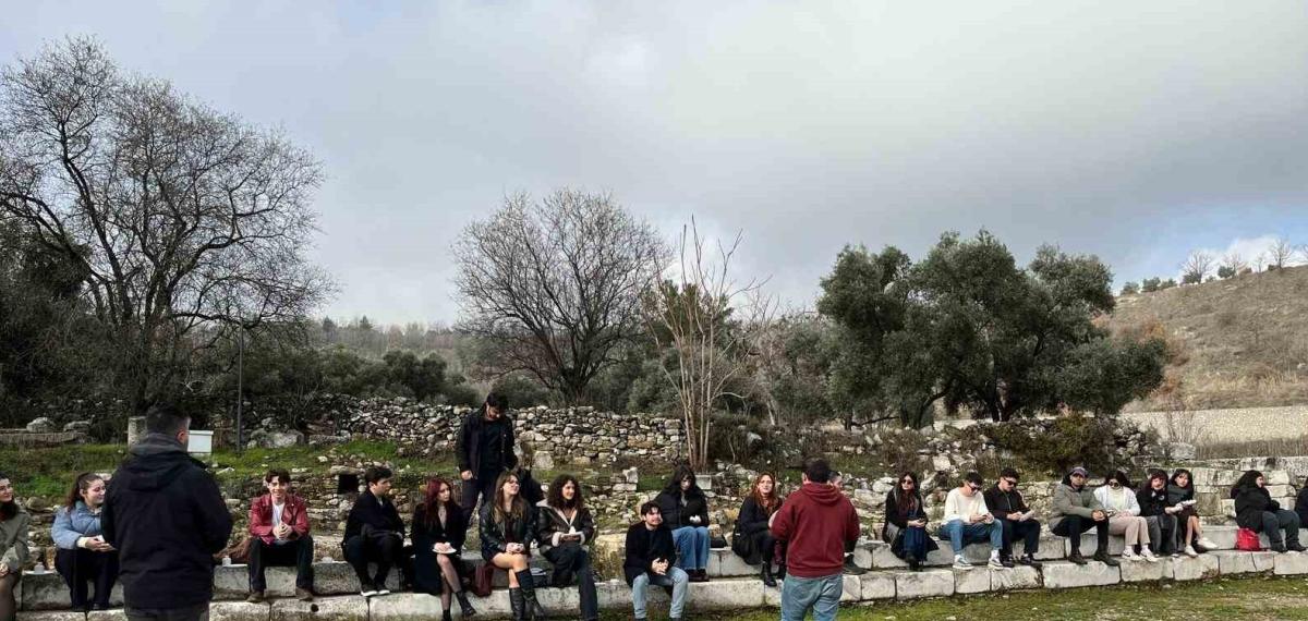 Genç Eller Geçmişin İzlerini Seramik ile Şekillendirdi