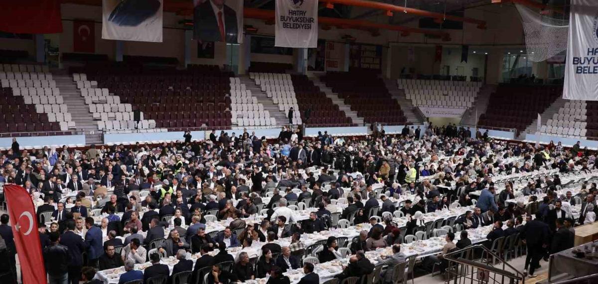 Hataylılar, Hatay Büyükşehir Belediyesi’nin İftar Sofrasında Buluştu