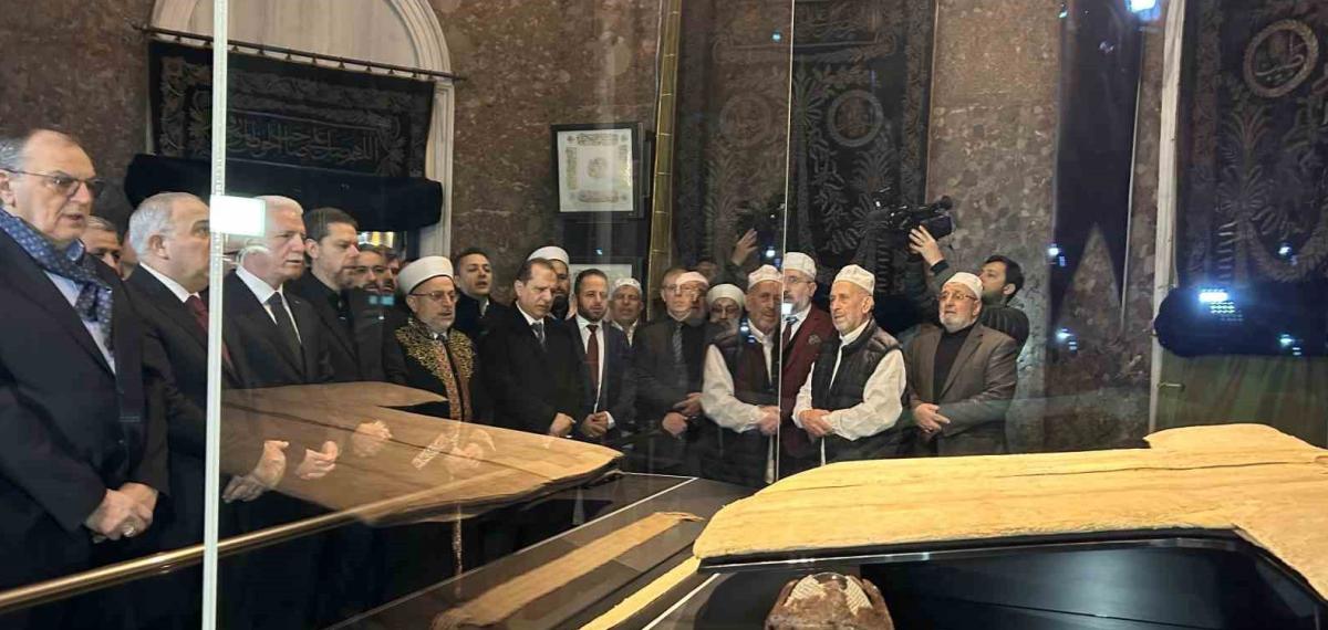 Hırka-İ Şerif Ziyarete Açıldı