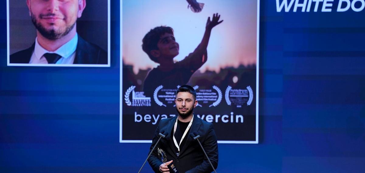 Hkü Mezunu ve Yüksek Lisans Öğrencisi Berkay Ellek’in Yapay Zeka ile Ürettiği “Sultan’ın Taşı” Filmi Berlin’de Türkiye’yi Temsil Edecek