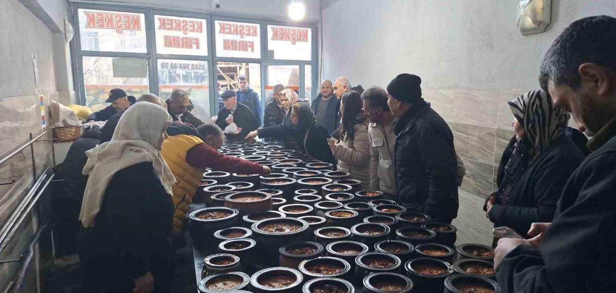 İftar Sofralarının Vaz Geçilmez Lezzeti: 8 Saatte Pişiyor, Davul Sesini Duyan Fırınlara Koşuyor