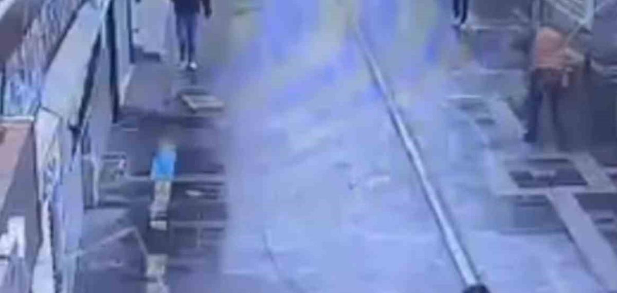 Iğdır’da Kız Çocuğunun Bıçaklı Saldırıya Uğradığı Anlar Kamerada