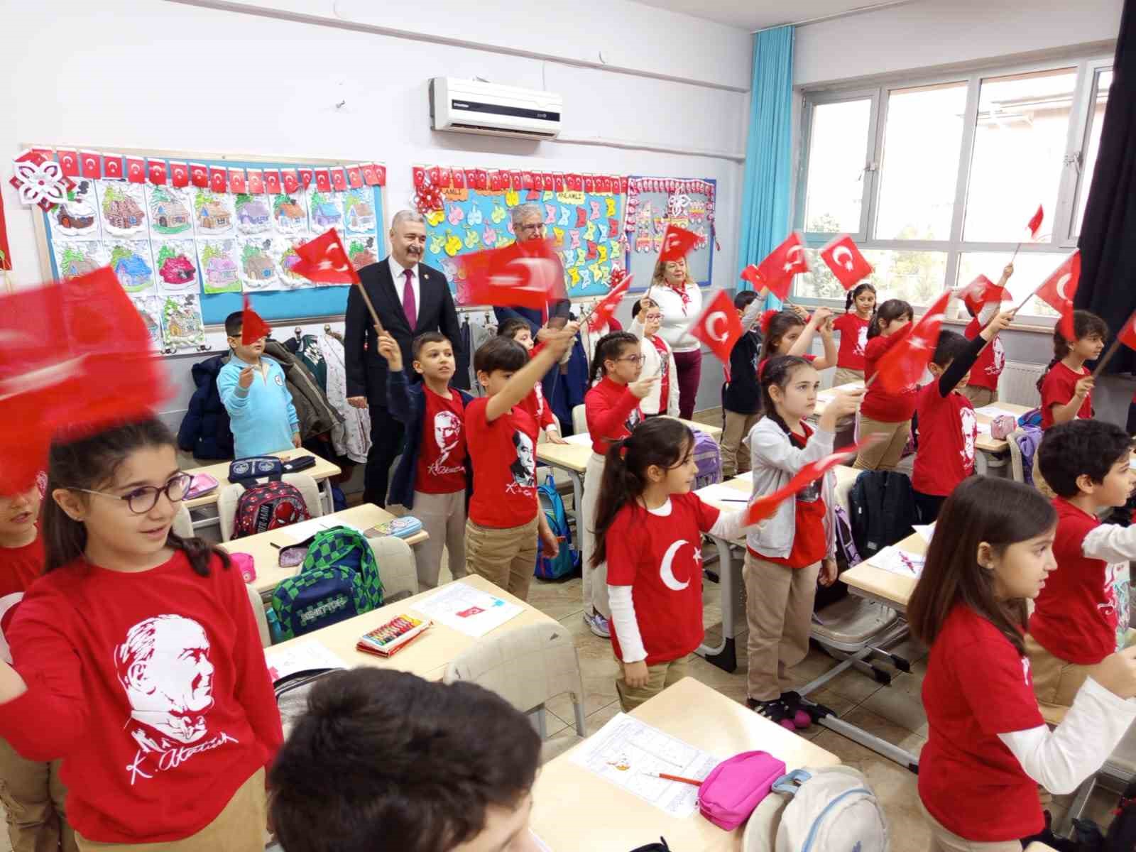 İkinci Dönem “Bayrak Sevgisi” Dersiyle Başladı