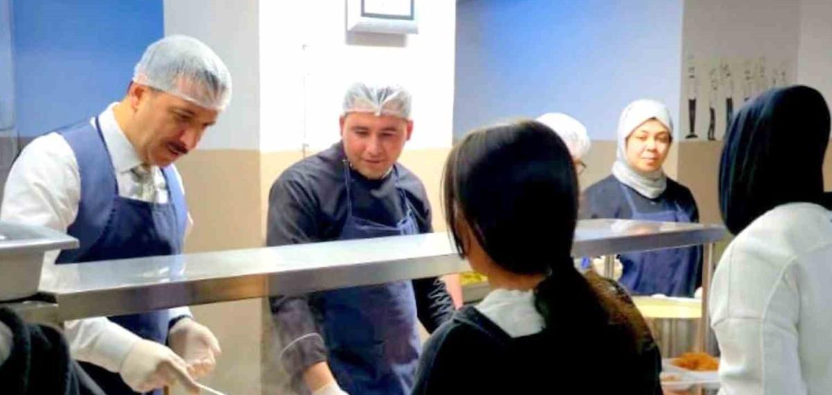 İl Müdürü Uğurelli Öğrencilerle İftar Sofrasında Buluştu