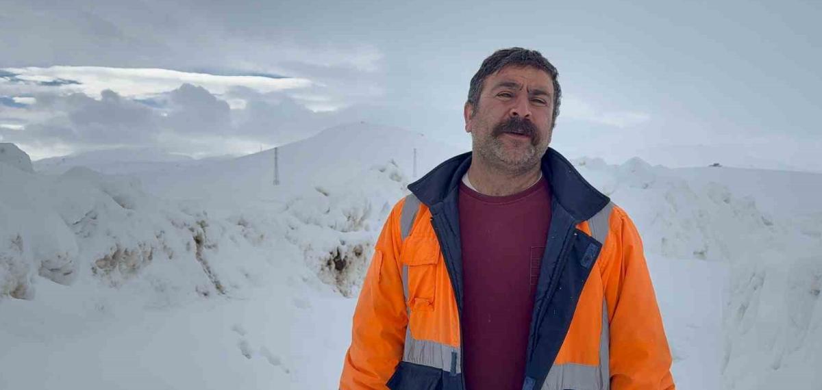 İlçe Tarım ve Orman Müdürlüğü Ekipleri Suların Donduğu Bölgedeki Hayvanlara Su Götürdü