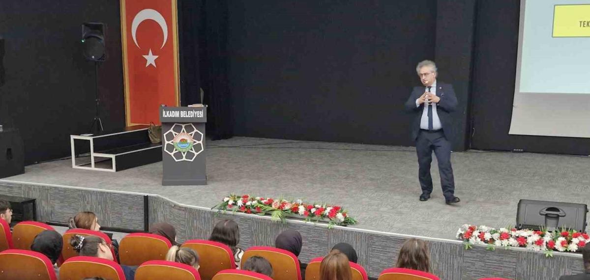 İlkem’de YKS Adaylarına ‘Sivri Hoca’ Dopingi