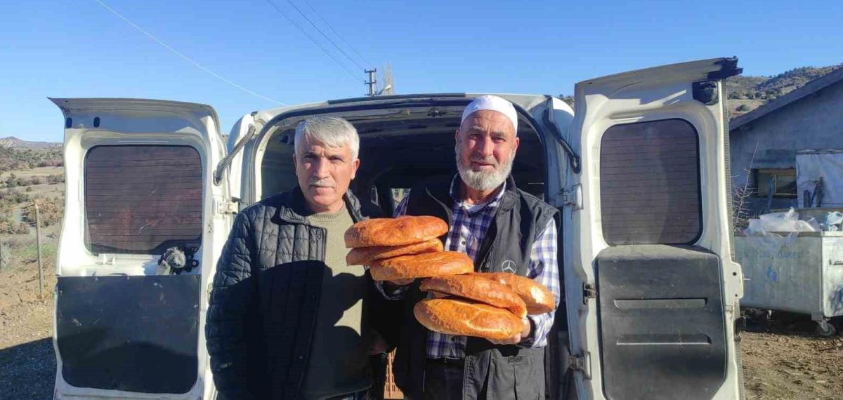 İmece Usulüyle Pide Dağıtılıyor, Pide Girmeyen Ev Kalmıyor