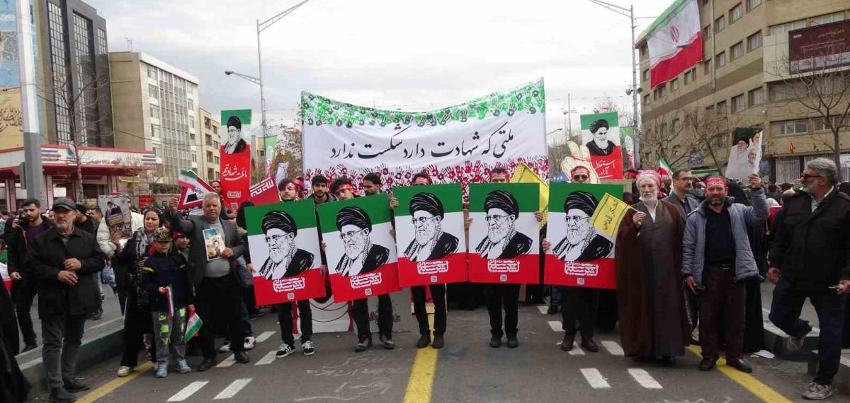 İran’da Devrim Kutlamalarında Milyonlar Sokaklara Döküldü