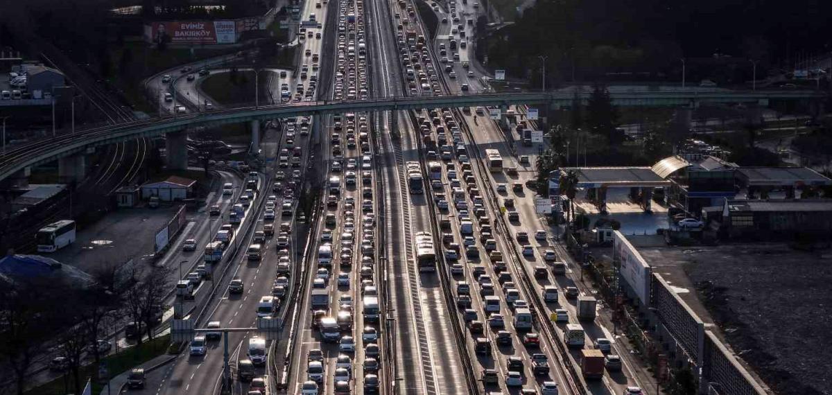 İstanbul Trafiğinin Ramazan Mesaisi: Erkenden Başlayan Trafik, İftar ile Gelen Sessizlik