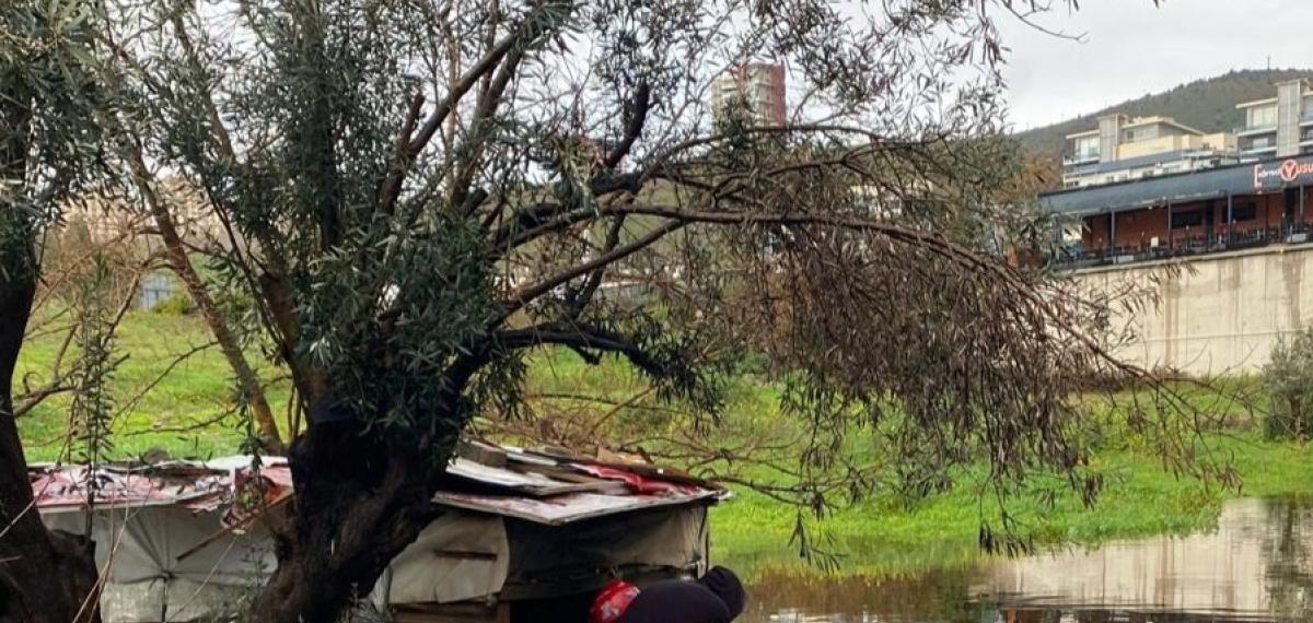 İtfaiye Eri Vatandaşı Sırtında Taşıdı