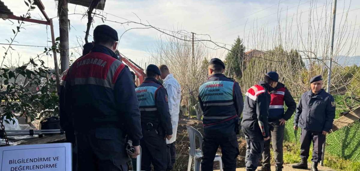 İzmir’de 17 Yıldır Kayıp Kadının Cesedi Eski Eniştesinin Bahçesinde Bulundu