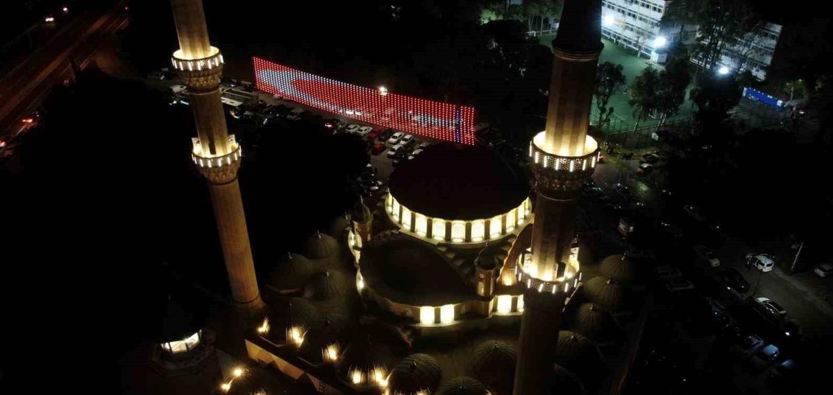 İzmir’de Ramazan Ayının İlk Teravih Namazı Kılındı