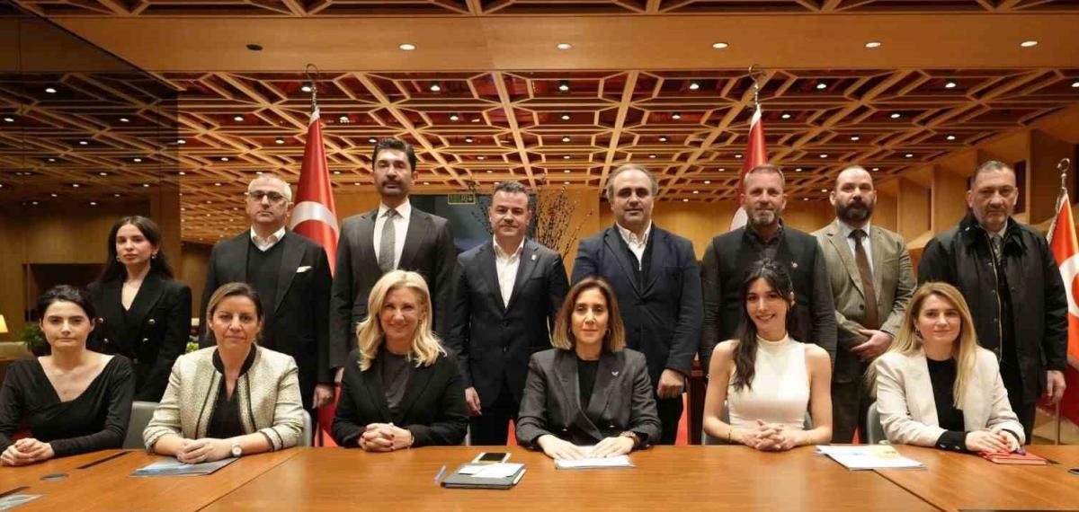 Kadın Futbol Birliği’nin Temeli Dolmabahçe’de Atıldı