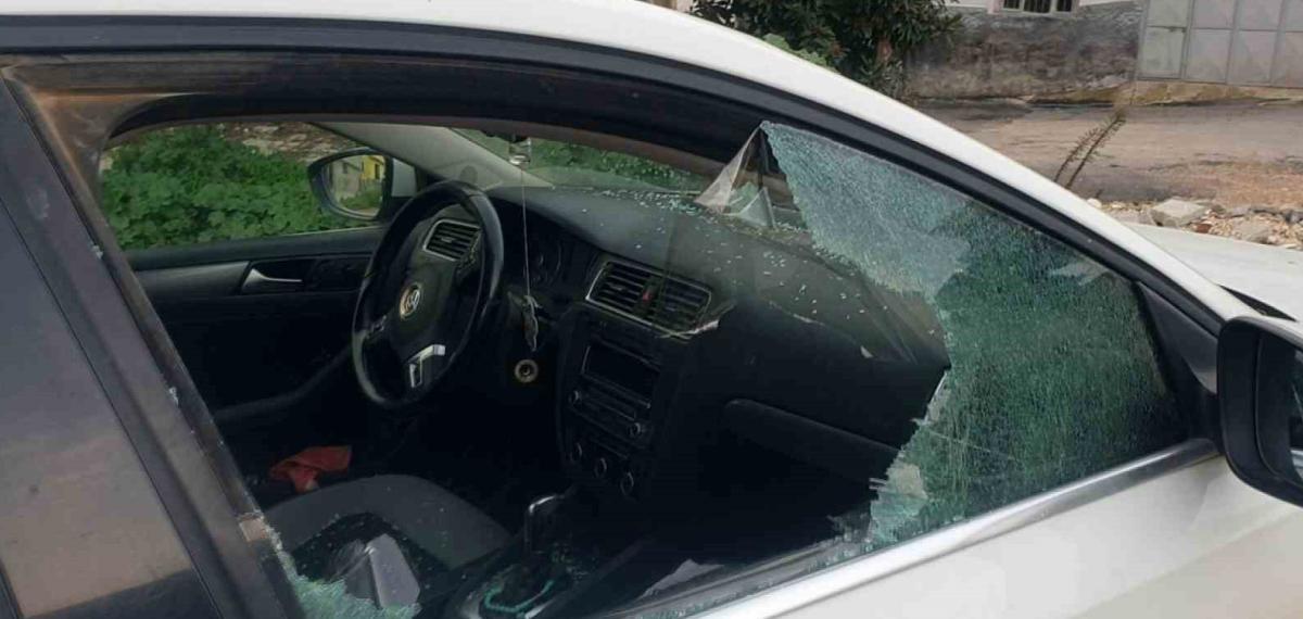 Kaldırım Taşıyla Camını Kırdıkları Otomobilden Depremzede Vatandaşın 100 Bin TL’sini Çaldılar