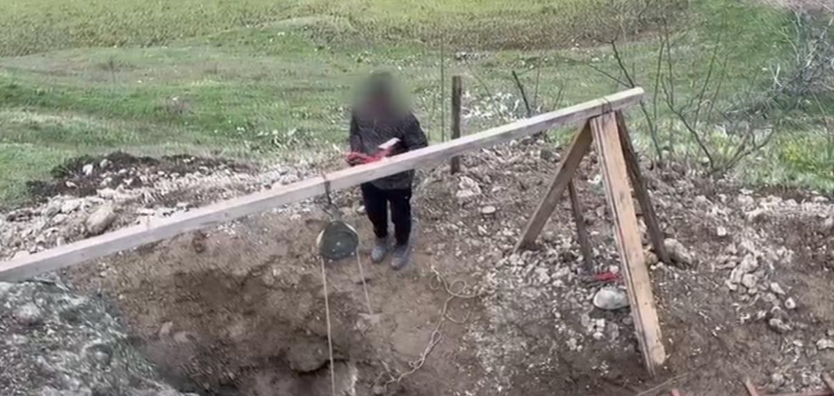 Kanalizasyon Bahanesiyle 6 Metrelik Define Çukuru Kazarken Yakalandılar