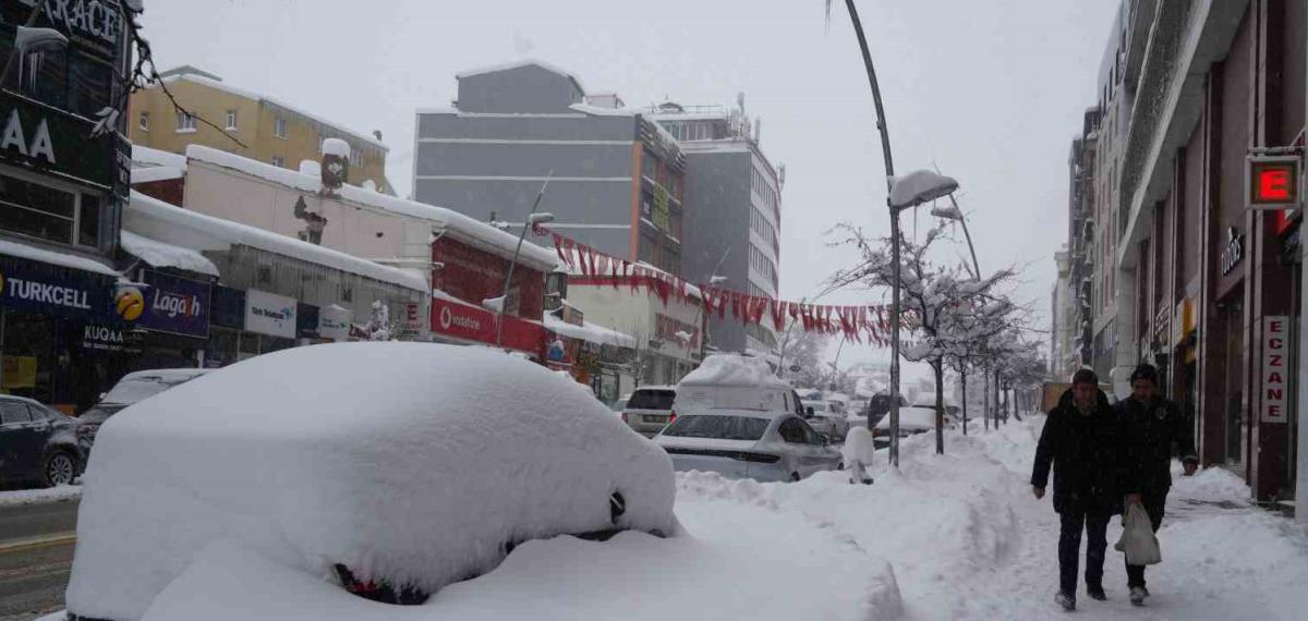 Kar Erzurum’u Esir Aldı, Araçlar Karın İçinde Kayboldu