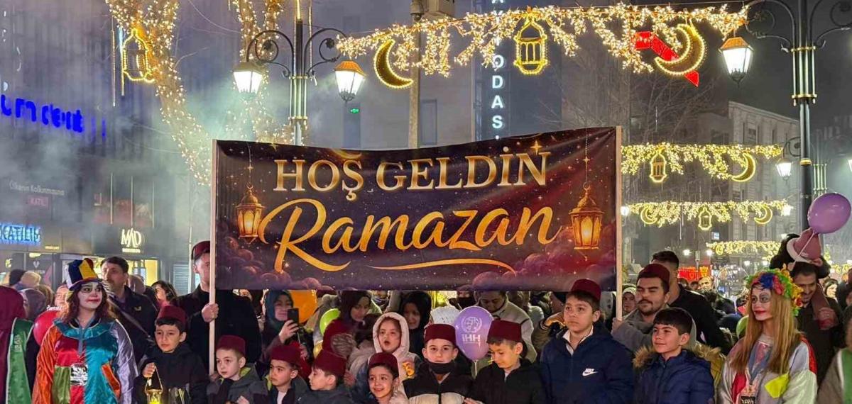 Karabük’te Ramazan Coşkusu Sokaklara Taştı: Fener Alayı ve Ramazan Sokağına Yoğun İlgi