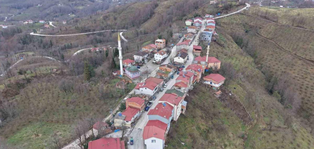 Karadeniz Fıkrası Gibi Mahalle: Komşular Bir Adımla İl Değiştirip, Bir Dakika Farkla İftar Açıyor