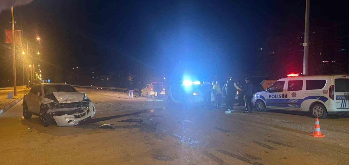 Karaman’da Ciple Otomobil Çarpıştı: 4 Yaralı