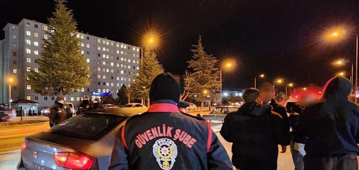 Karaman’da Silah ve Uyuşturucu Ele Geçirildi: 5 Tutuklama