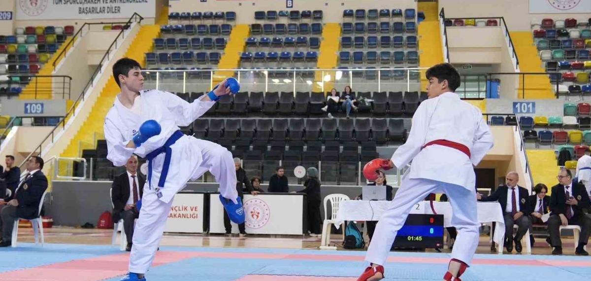 Karate Gençler Grup Birinciliği Balıkesir’de Başladı
