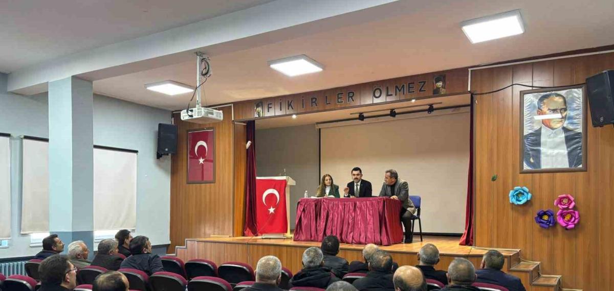 Kaymakam Tutal Muhtarlarla Mera Mevzuatını Değerlendirdi