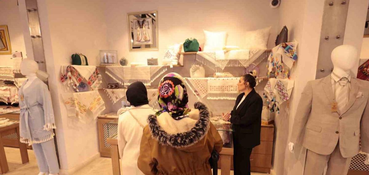 Kenevir ve İpek Dokuma Atölyesi Hem Üretiyor Hem de Kadın İstihdamına Katkı Sağlıyor