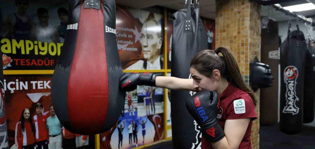 Kilo Vermek İçin Eldiven Taktı, Avrupa Şampiyonu Oldu