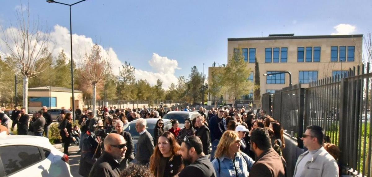 KKTC’de Fiber Optik Protokolüne Karşı Meclis Önünde Eylem