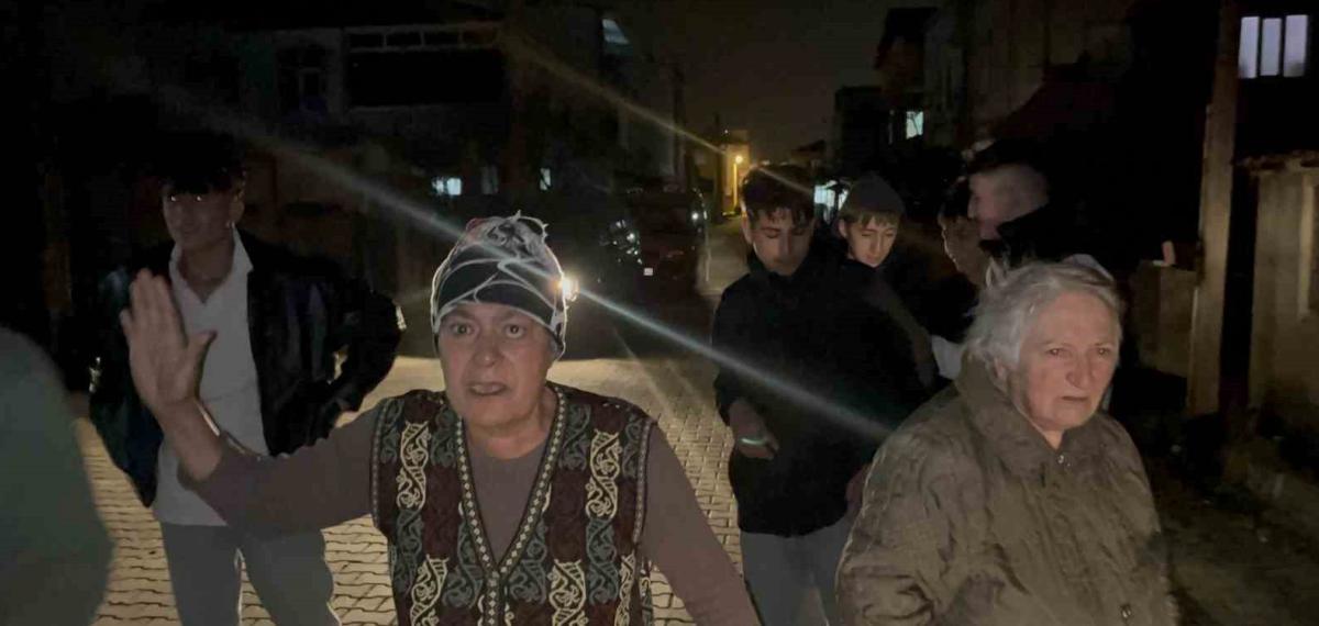 Komşusunun Yaktığı Mangal Yaşlı Kadını Çılgına Çevirdi: “Uçuracak Bizi Havaya”