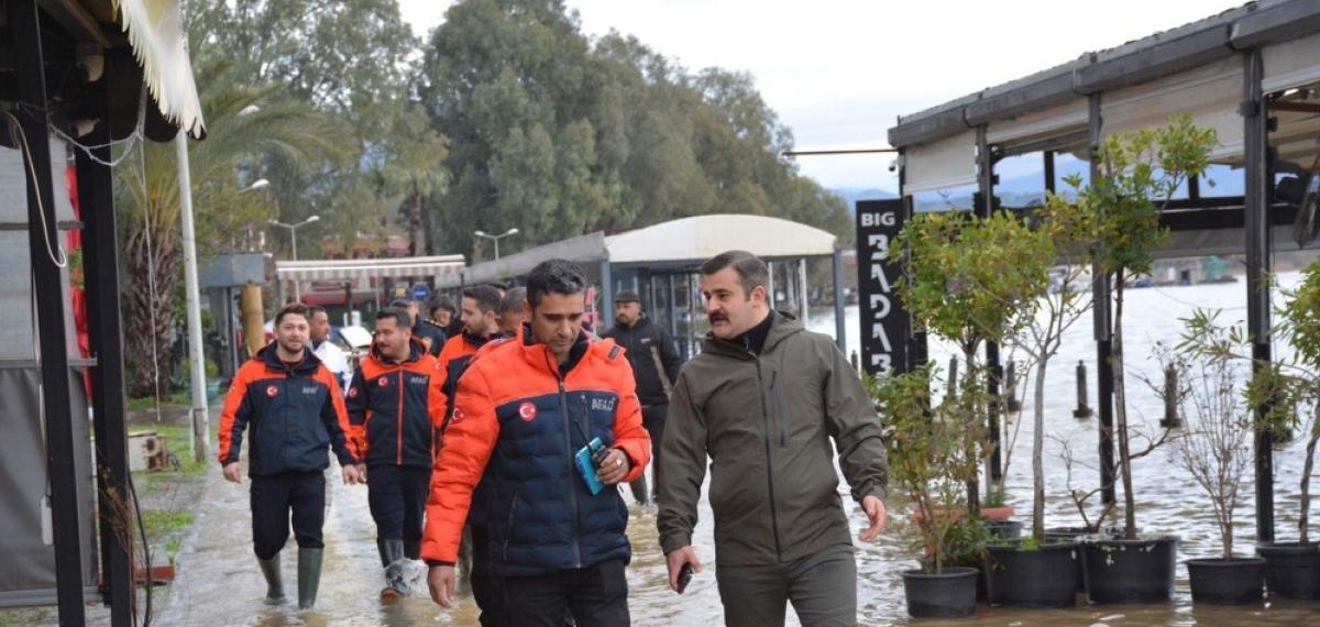 Köyceğiz Kaymakamı Kumcu, Çizmesini Giydi, Kordonda İncelemelerde Bulundu