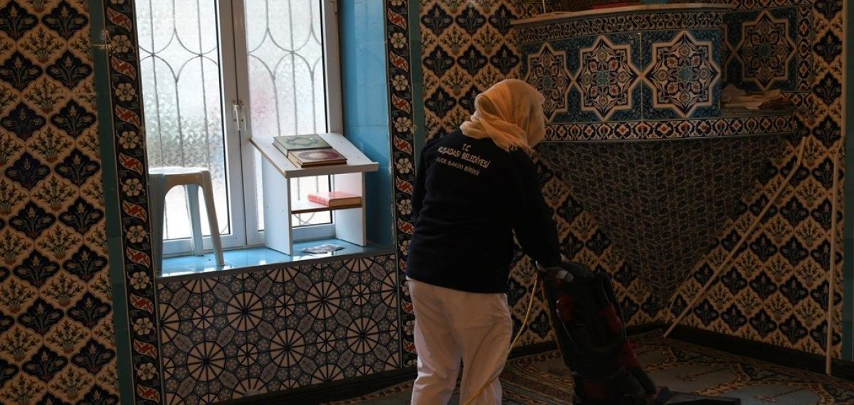 Kuşadası Belediyesi Camileri Ramazan Ayına Hazırlıyor