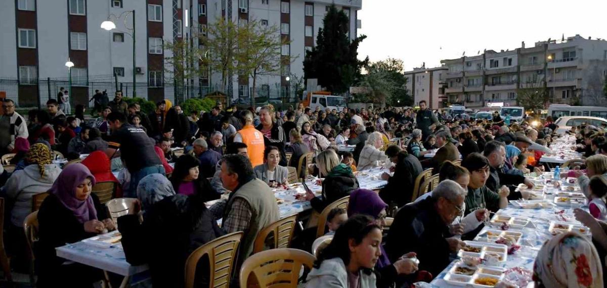 Kuşadası Belediyesi’nden Ramazan Ayı Boyunca 18 Bin Kişilik İftar Yemeği