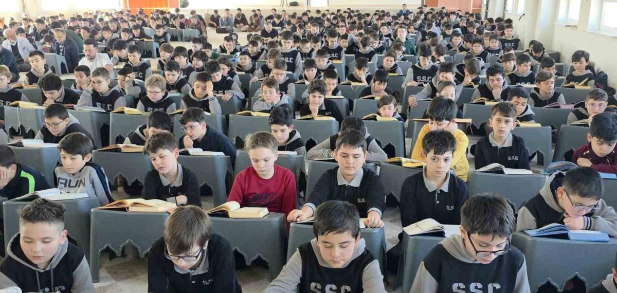 Kütahya’da Yüzlerce Öğrenciden Aynı Anda Mukabele