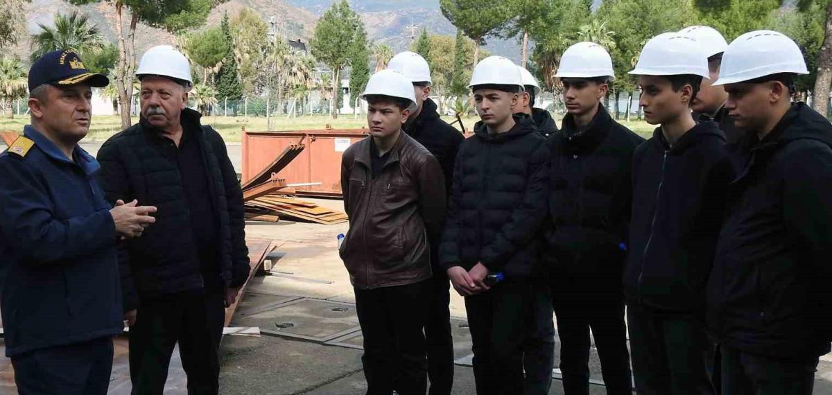 Lise Öğrencilerine Aksaz Tersane Komutanlığında Eğitim