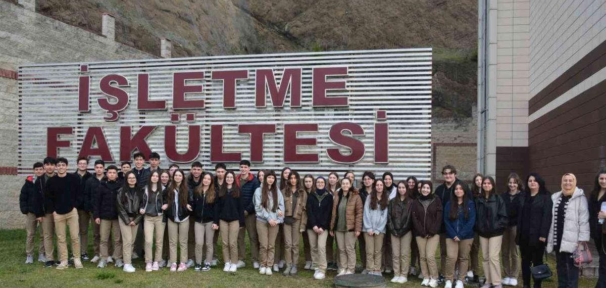 Liseli Gençler Düzce Üniversitesi’nde