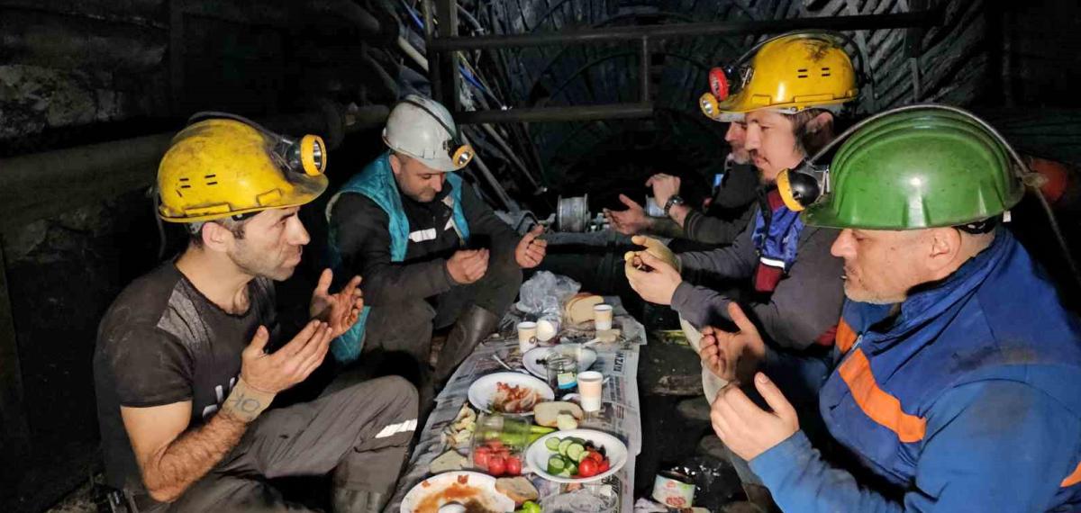 Madencilerin Yerin 120 Metre Altında İlk Sahur Heyecanı