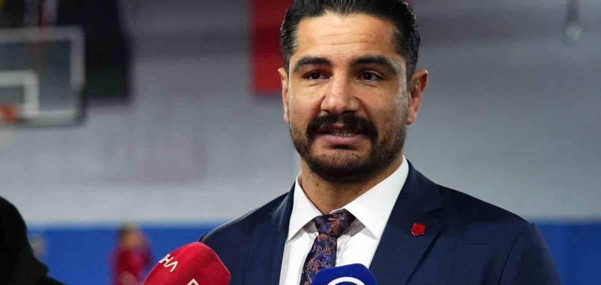 Mesut Özil’den Güreş Milli Takımı’na Ziyaret