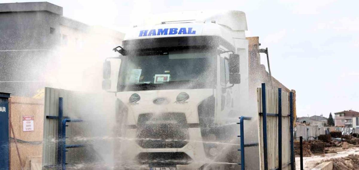 Metro Şantiyesinden Çıkan Araçlar Temizlendikten Sonra Trafiğe Karışıyor
