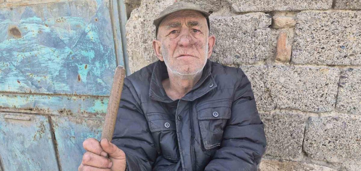 Metruk Evde Yalnız Yaşayan Yaşlı Adam Yaşam Mücadelesi Veriyor