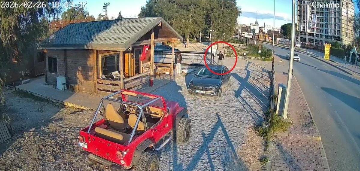 Müşteri Sanıp Tokalaştığı Şahsın Silahlı Saldırısında Ölümle Burun Buruna Geldi