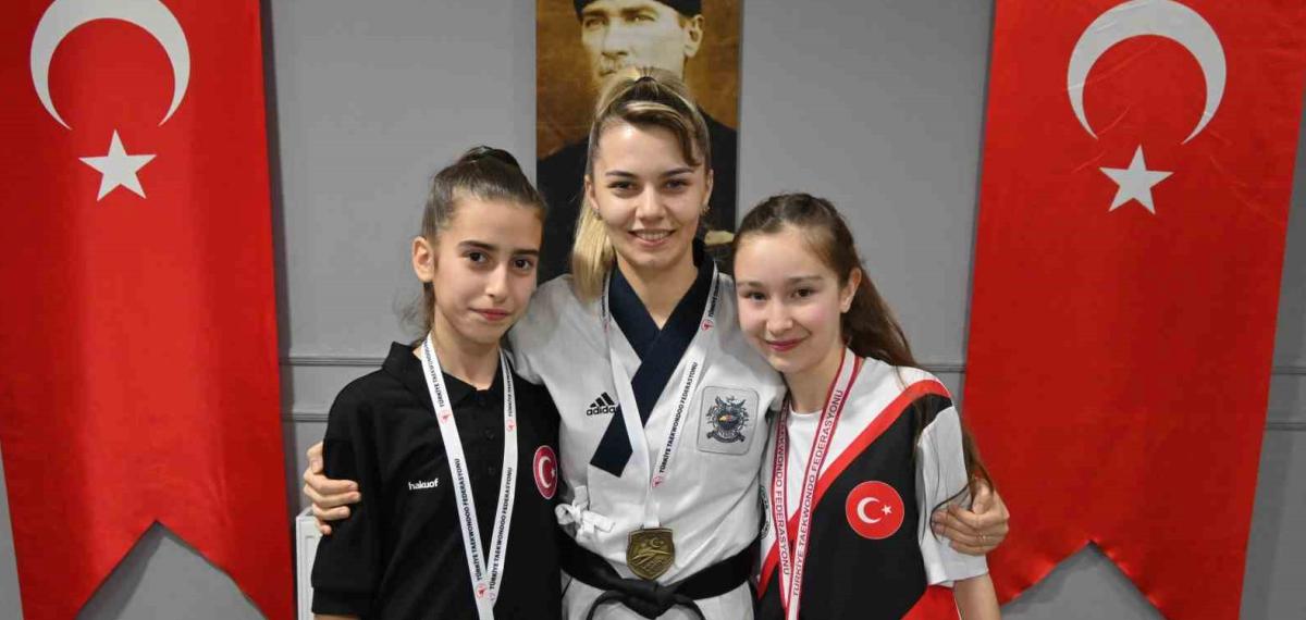 Namağlup Taekwondocu 20’nci, Öğrencileri de İlk Şampiyonluğunu Kazandı