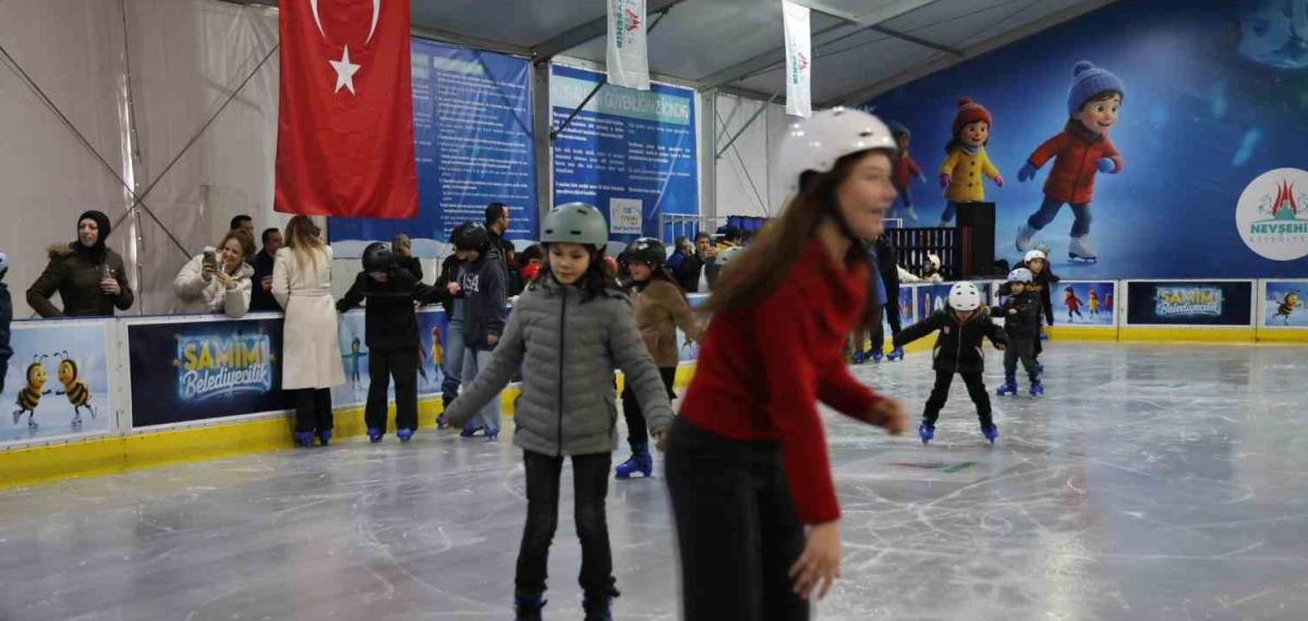 Nevşehir’de Mobil Buz Pateni Pisti Hizmete Açıldı