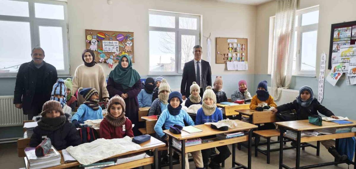 Niğdeli Kadınlar Ahlatlı Köy Çocuklarının İçini Isıttı