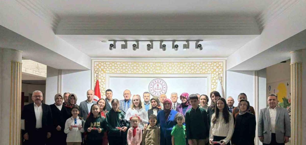 Ödüllerini Aldılar