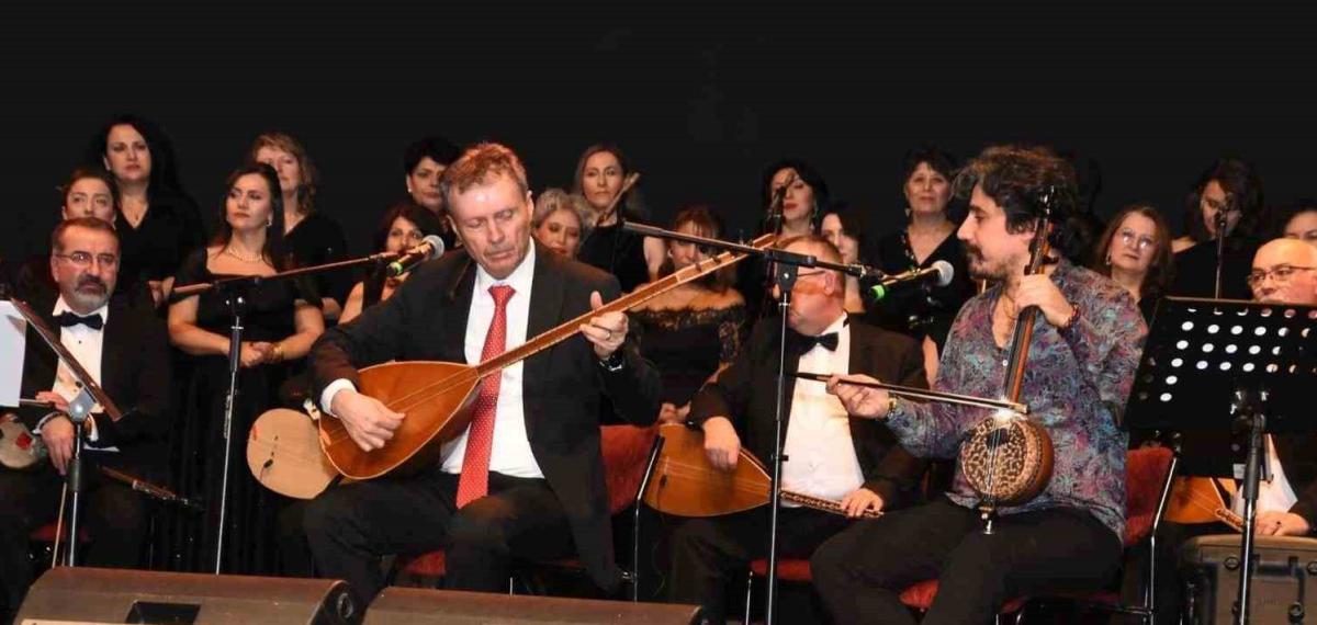 ‘Odunpazarı Halk Eğitimi Merkezi Türk Halk Müziği Korosu 52. Yıl Sanat Gecesi Konseri’ Yoğun İlgi Gördü