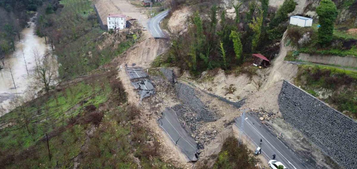Ordu-İç Anadolu Bağlantı Yolundaki Heyelan Havadan Görüntülendi