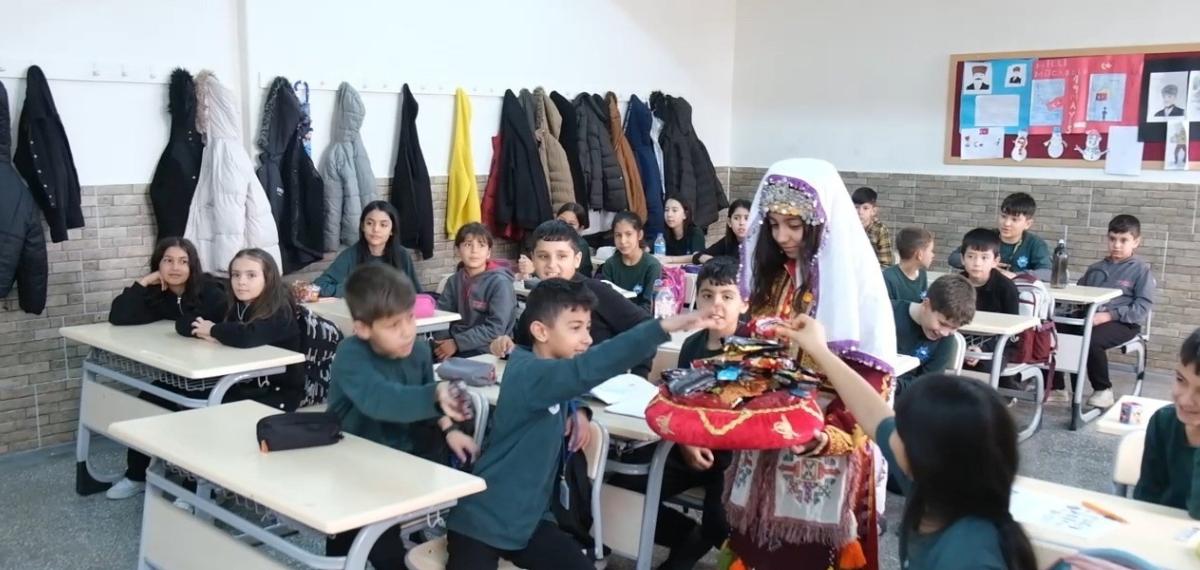 Ortaokul Öğrencilerinden Ramazan Ayında Anlamlı Etkinlik